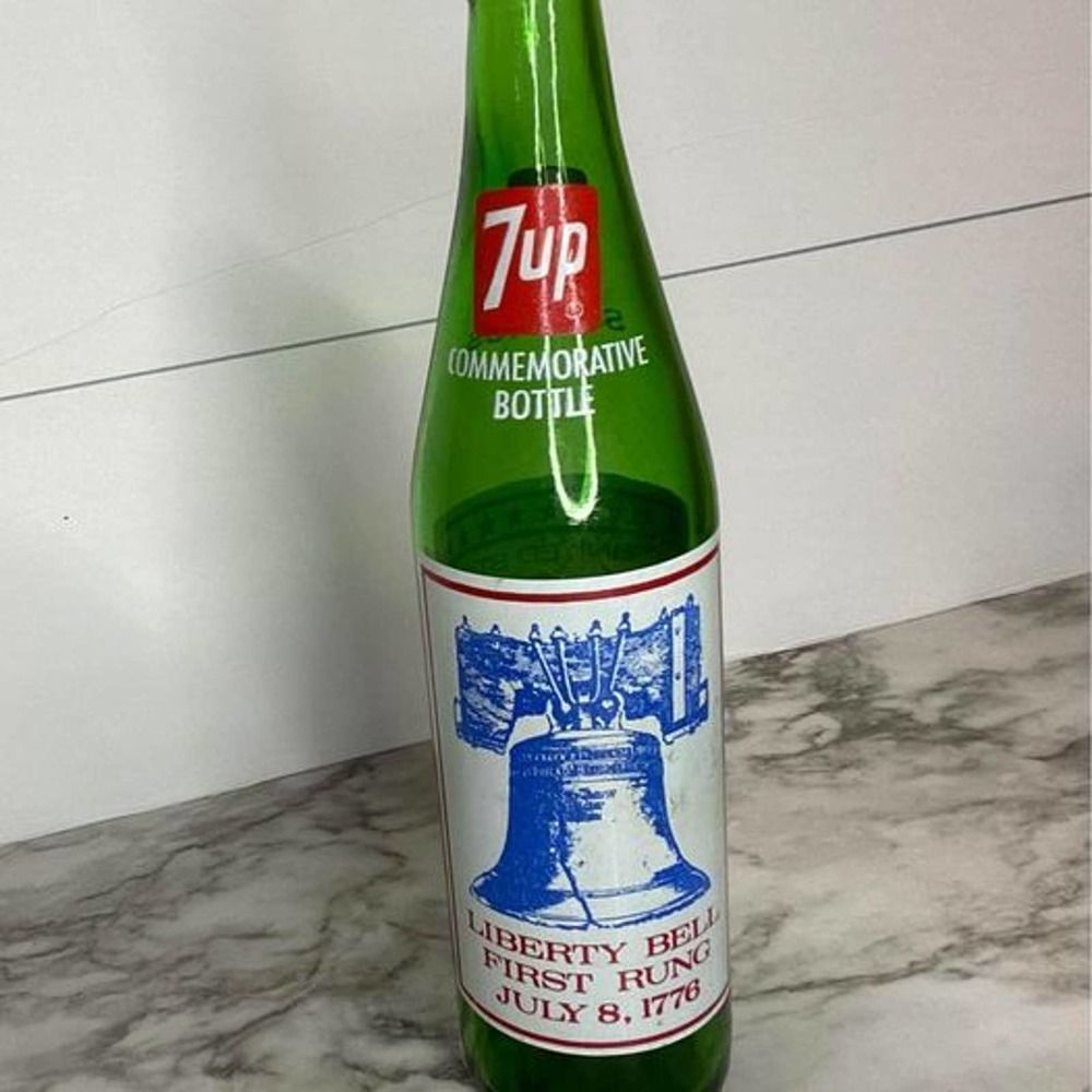 7up Bicentennial bottle with lid